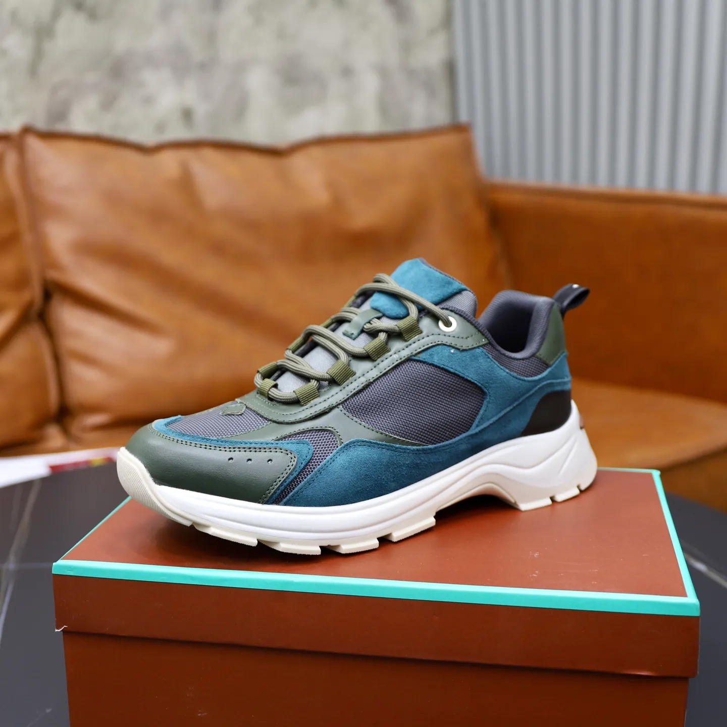 Factory price: 💰520Loropiana LP men's shoes ♞size; 38-44 "45.46 customization" cowhide stitching. It is really easy to wear, lazy, loose, casual, perfect comfort. There are many color choices, and they all look good with clothes. Is it true that Loropiana can bring social value? “Loropiana is the best thing money can buy”
